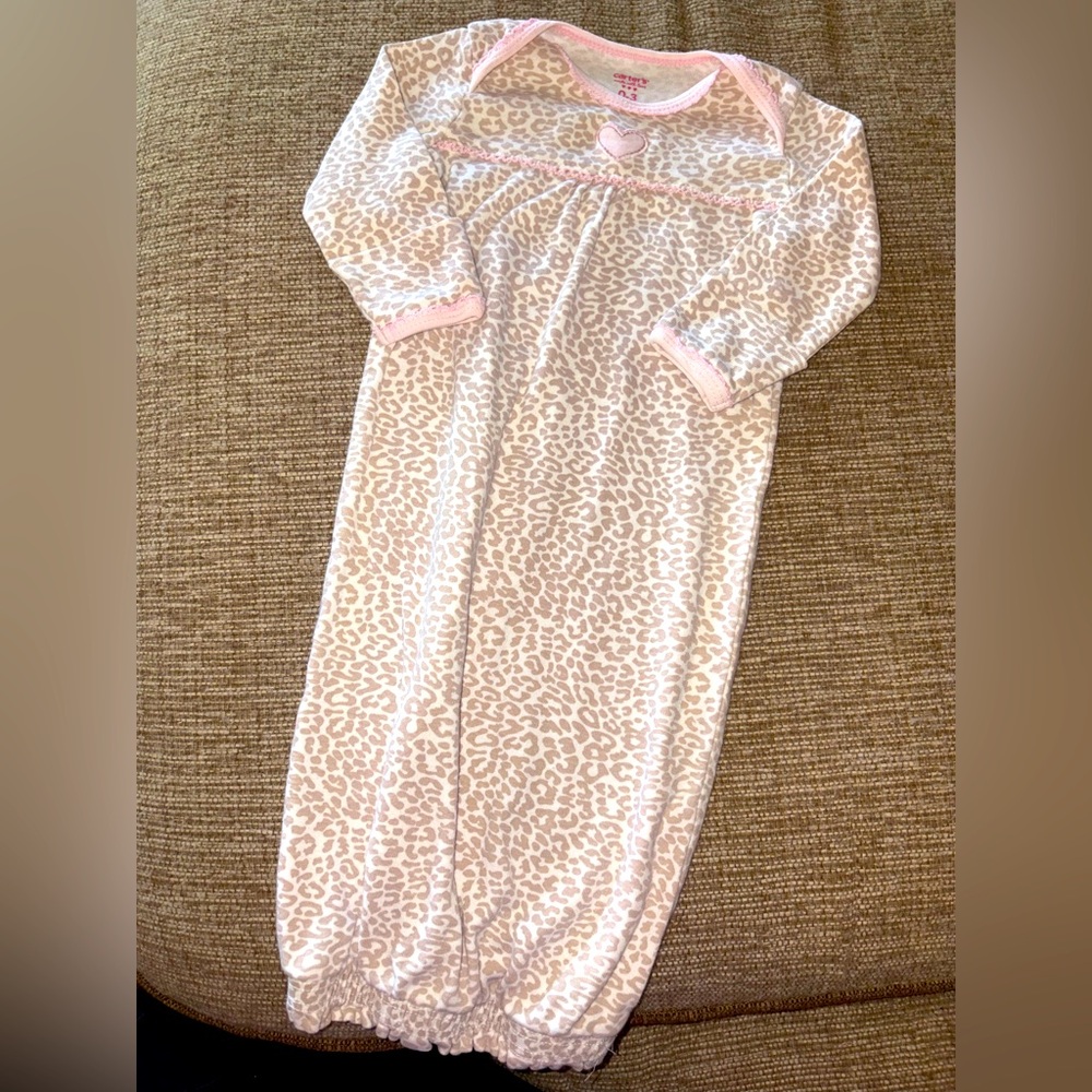 Carter’s Gown 0-3